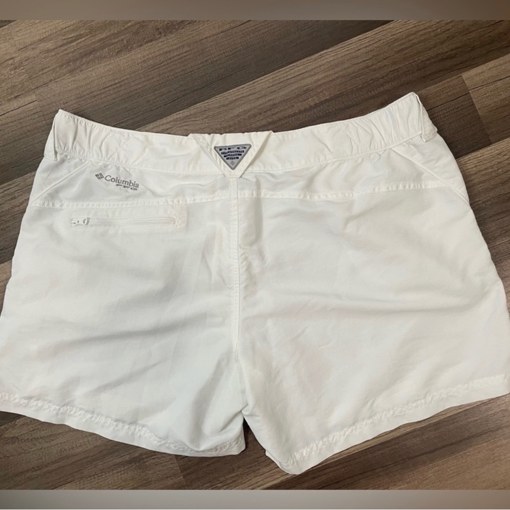 Columbia womens PFG white fishing shorts - Picture 2 of 3